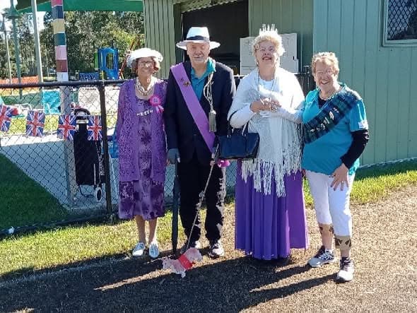 Twin Rivers celebrates the Queen's Jubilee with wine and cake