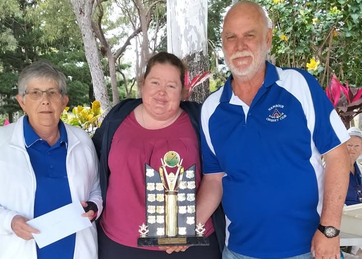 Robyn and Bob win Eva Moore Perpetual Trophy