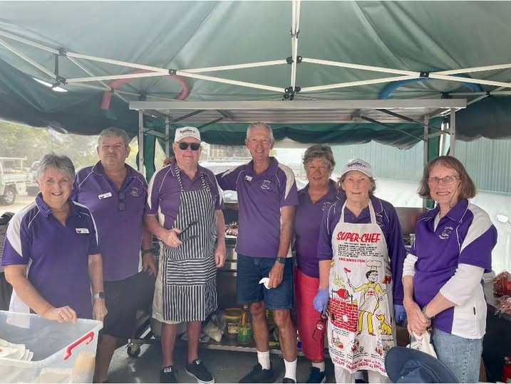 Successful Bunnings BBQ for Coolum volunteers
