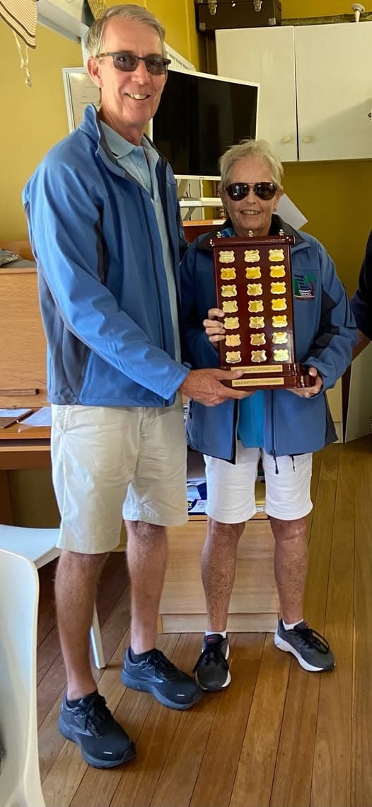 Chris and Beth win Coolangatta Golf Birthday Handicap Doubles