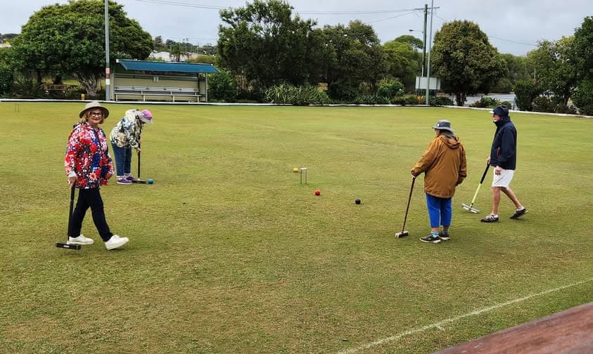 Wynnum members play on through the rain