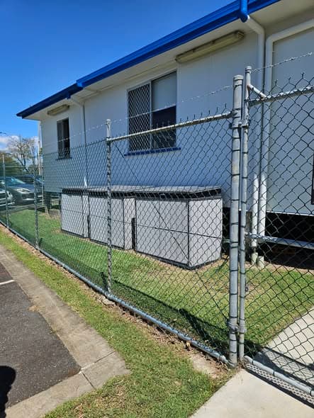 Eildon Croquet Club replaces rusted fencing with council grant