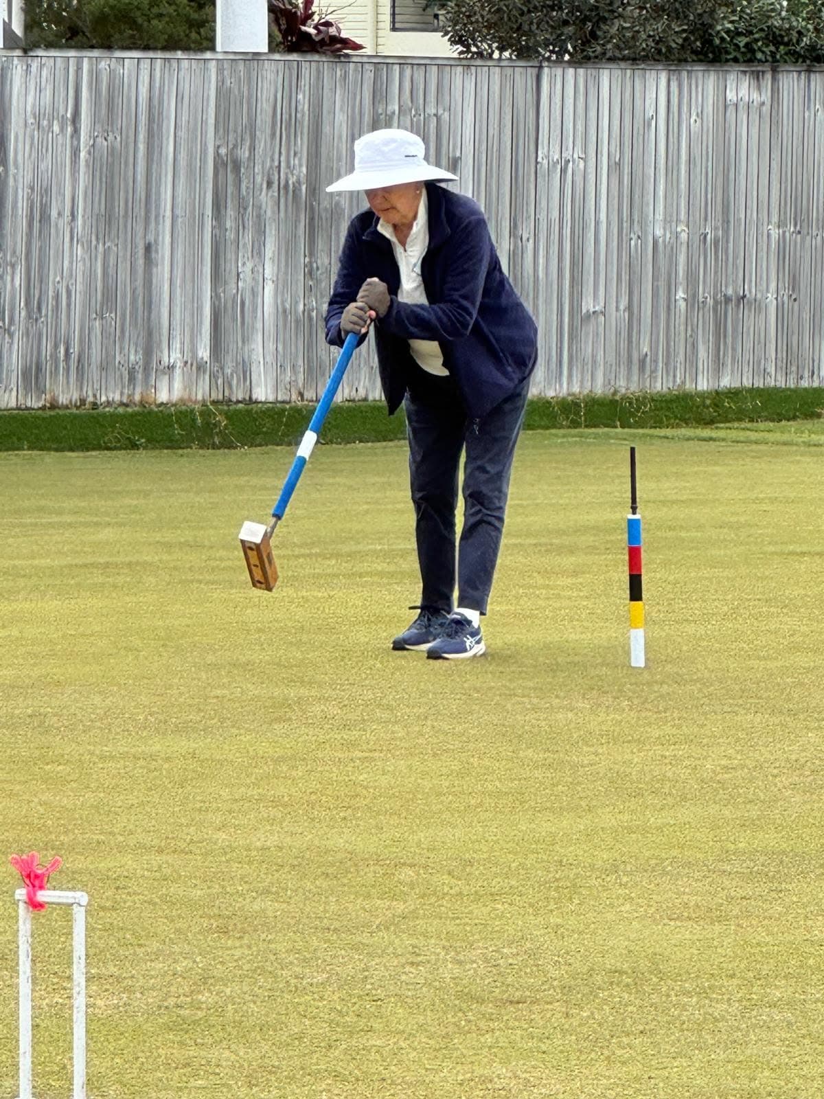 Sixteen players enjoy June Brooch at Windsor