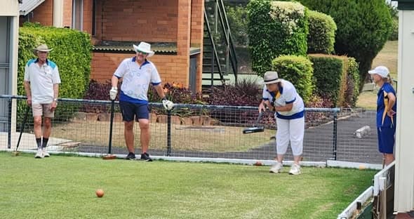 Schodel and Johnson win Wynnum GC Mixed Doubles; volunteers coach Manly pupils