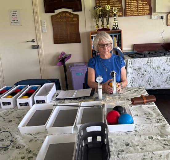 Wynnum buys four new ball sets with Bendigo Bank grant